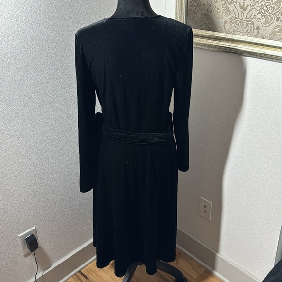 Talbots Sz 10 black velvet mock wrap around V cleavage mid length dress - Picture 4 of 8